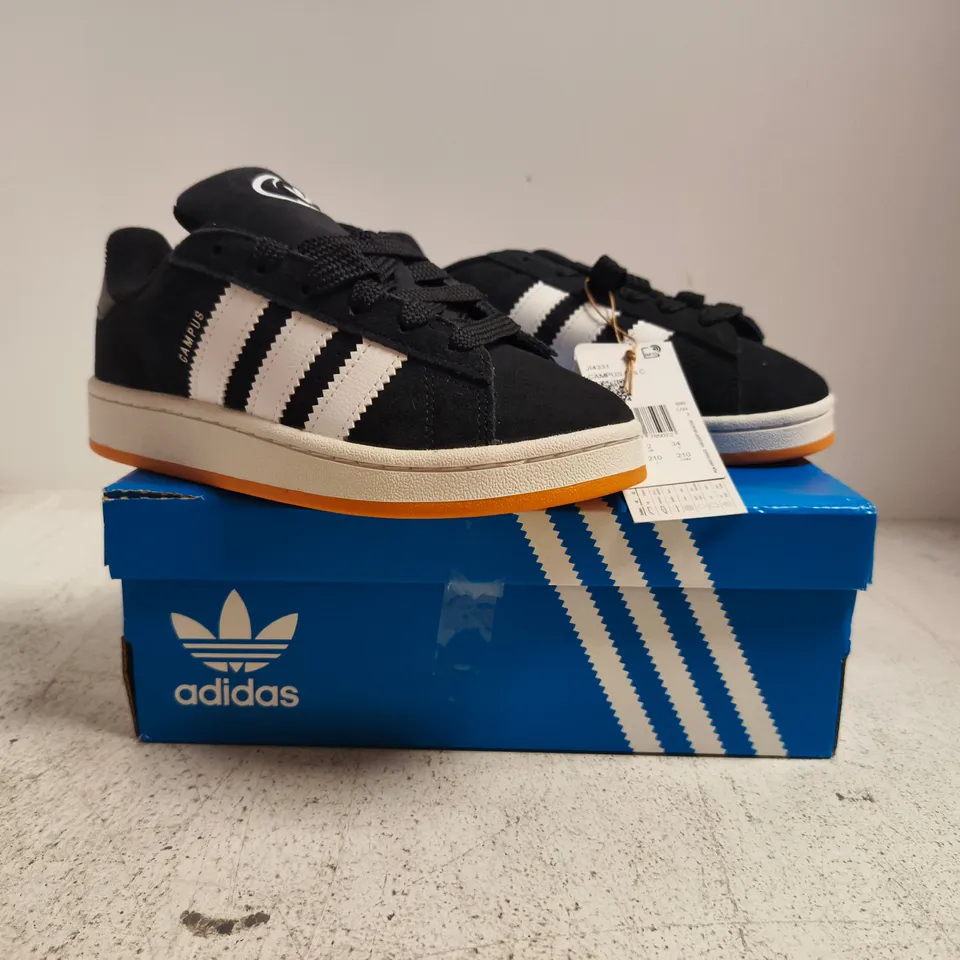 BOXED PAIR OF ADIDAS CAMPUS 00S TRAINERS IN BLACK/WHITE SIZE UK 2