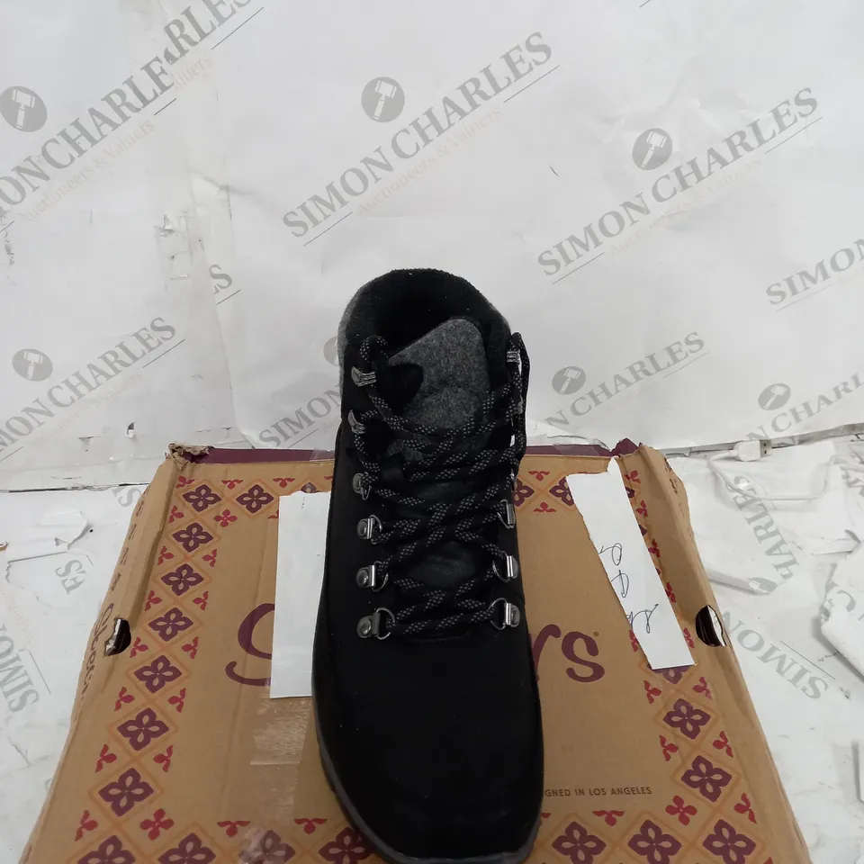 BOXED SKECHERS SYNERGY WARM TECH BOOTS, BLACK - SIZE 7
