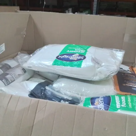 PALLET CONTAINING A LARGE QUANTITY OF PILLOWS 