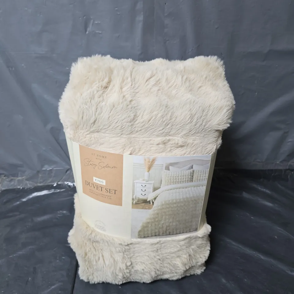 AT HOME WITH STACEY SOLOMON SUPERSOFT FAUX FUR DUVET SET IN CREAM - KING