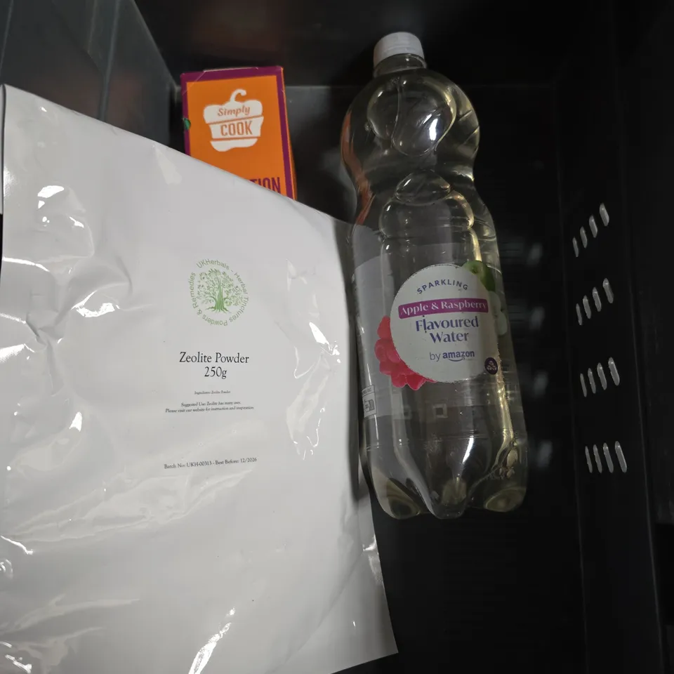 APPROXIMATELY 8 ASSORTED FOOD/DRINK PRODUCTS TO INCLUDE SIMPLY COOK SEASONING, APPLE CIDER VINEGAR, TONY'S CHOCOLATE ETC 