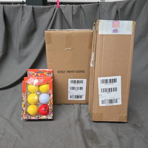 BOX OF APPROXIMATELY 5 ASSORTED ITEMS TO INCLUDE - EMOJI GOLF BALLS , STANDING SANTA , GIRL WITH HAT ETC