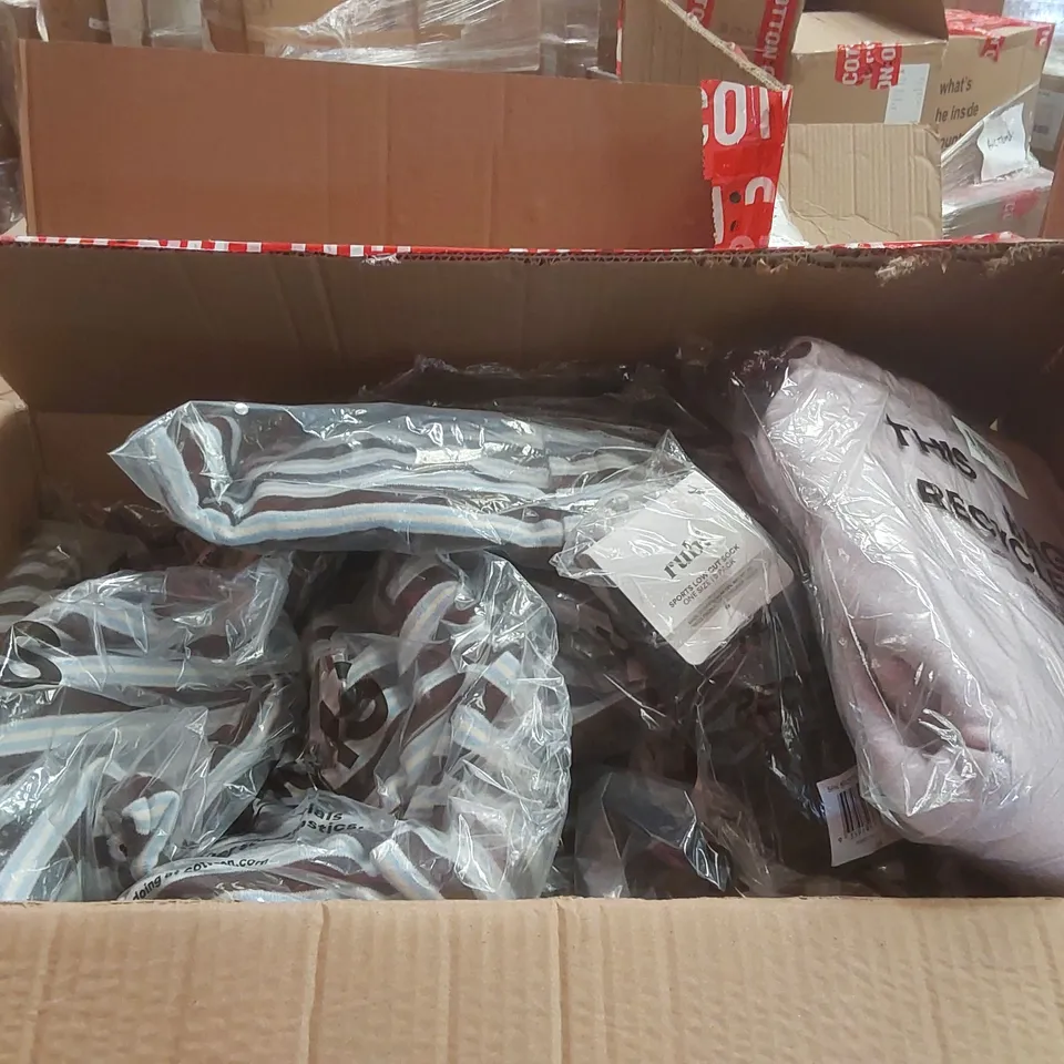 PALLET CONTAINING A VERY LARGE QUANTITY OF BRAND NEW TYPO SCENTED CANDLES AND ASSORTED BRAND NEW CLOTHING INCLUDING: JUMPERS, BIKINIS, HAT, SHIRTS, SOCKS ECT