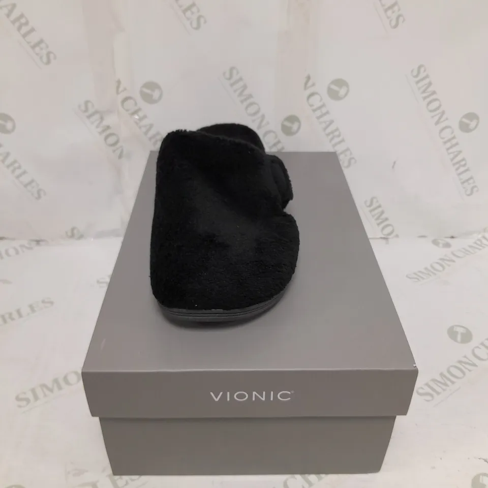 VIONIC FAUX FUR BLACK LOAFERS SIZE 7