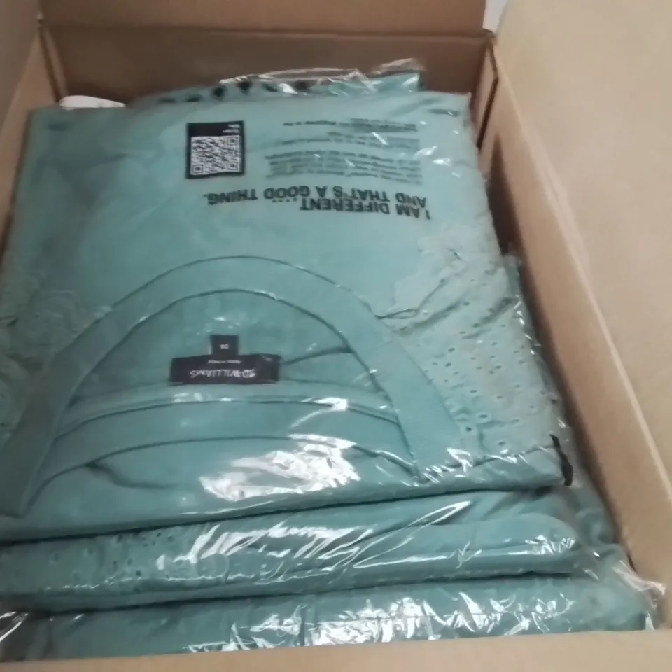 BOXED BRAND NEW APPROXIMATELY 11 JD WILLIAMS BRODERIE SWEATSHIRT TEAL SIZE 28