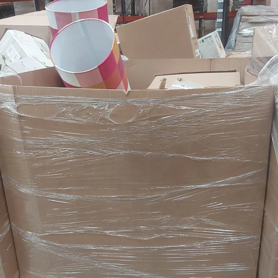 PALLET CONTAINING A VERY LARGE QUANTITY OF ASSORTED DESIGNER LIGHTING PRODUCTS INCLUDING: PHUKET FLOOR LAMP, KRUZE EASY FIT PENDANT, AUDRA SEMI FLUSH CEILING FITTING ECT