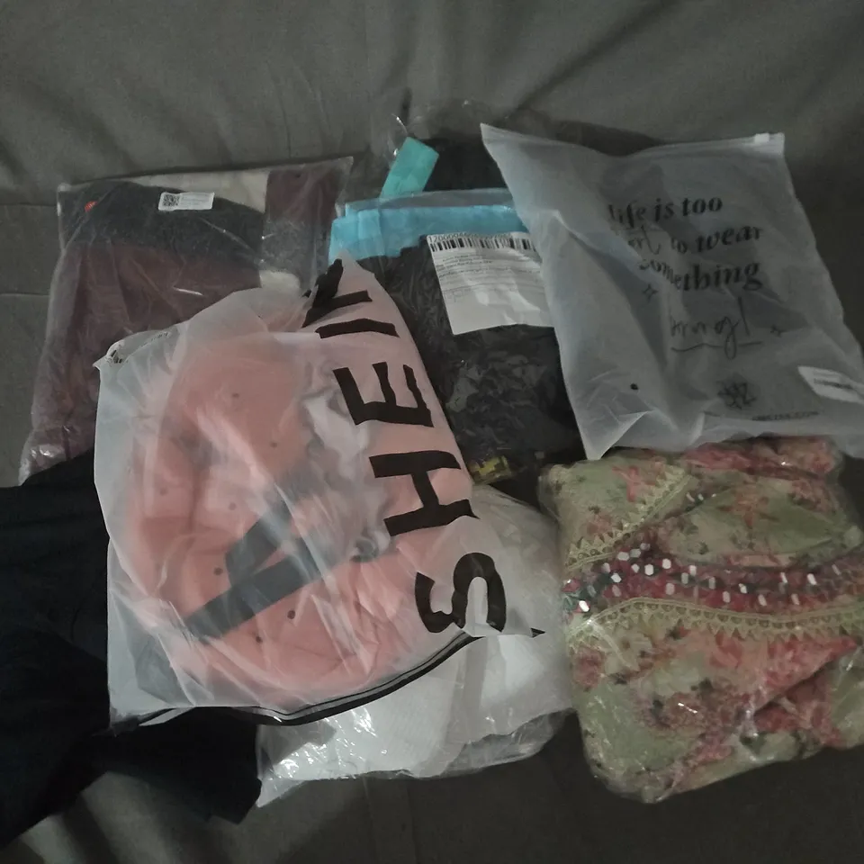 APPROXIMATELY 35 ASSORTED CLOTHING ITEMS IN VARIOUS SIZES, STYLES & COLOURS TO INCLUDE MINI DRESS, TOPS, JUMPERS, ETC - COLLECTION ONLY