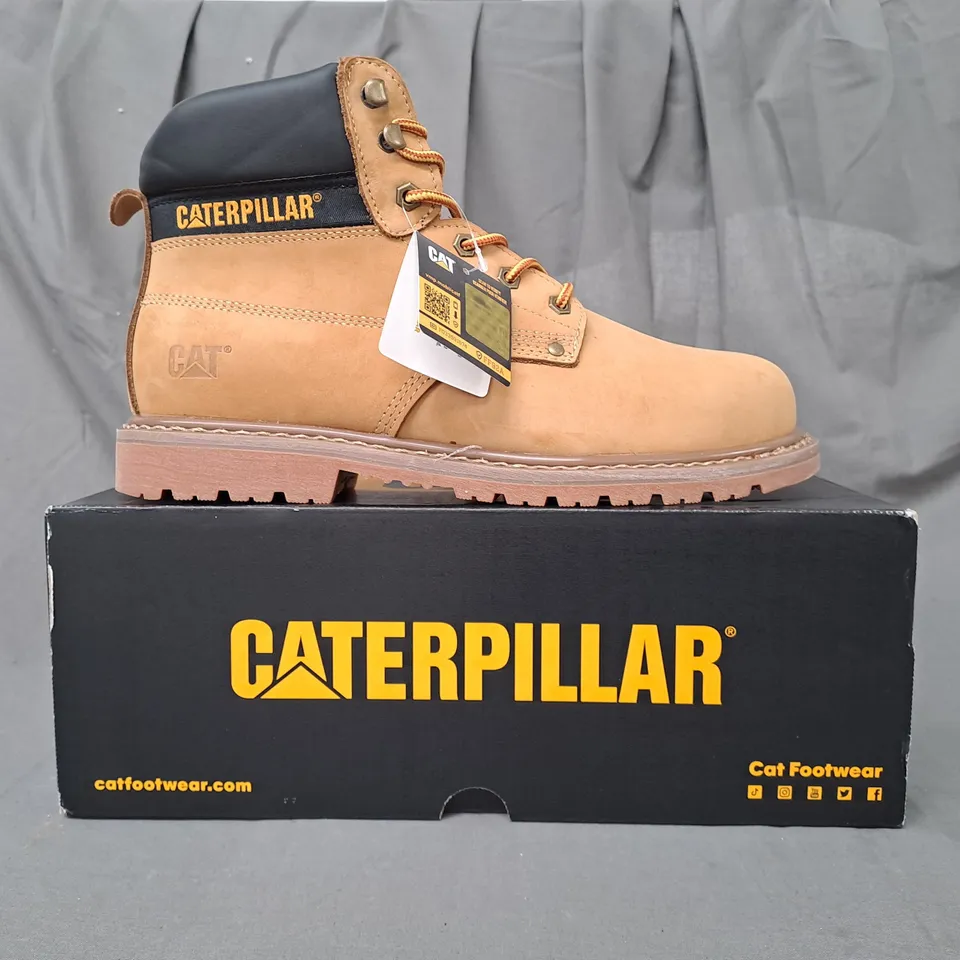BOXED PAIR OF CATERPILLAR POWERPLANT S3 BOOTS IN HONEY UK SIZE 9