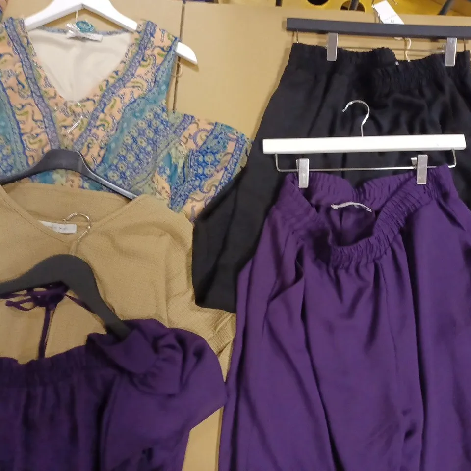 BOX OF APPROX 6 ASSORTED ITEMS OF MAISON DE NIMES CLOTHING IN VARIOUS SIZES AND STYLES
