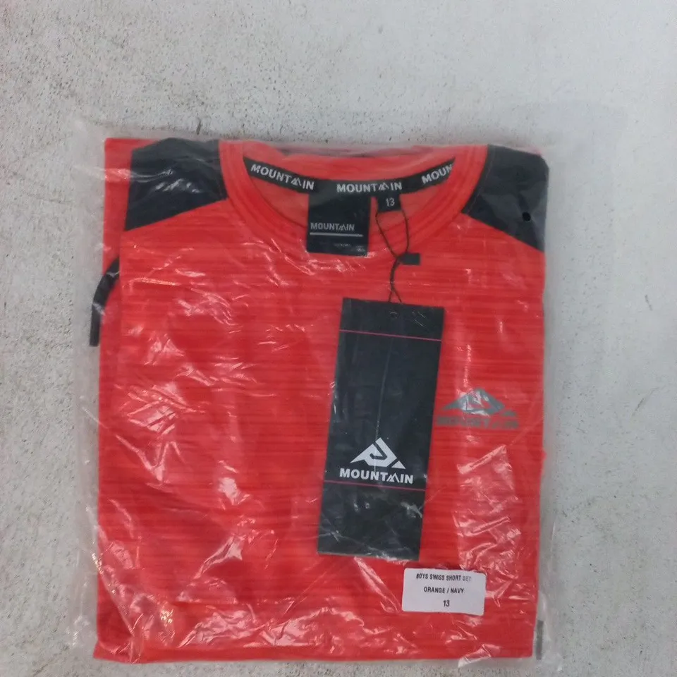 BAGGED MOUNTAIN BOYS SWISS SHORT SET IN ORANGE/NAVY SIZE 13