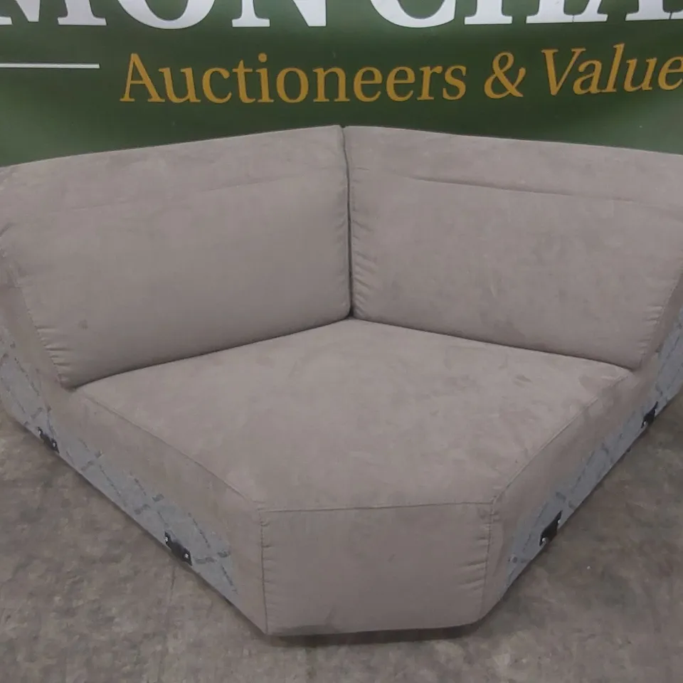 QUALITY DESIGNER ITALIAN MADE BEVERLY CORNER SOFA PIECE - PART ONLY