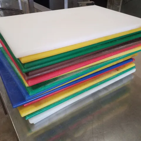LOT OF 17 CUTTING BOARDS