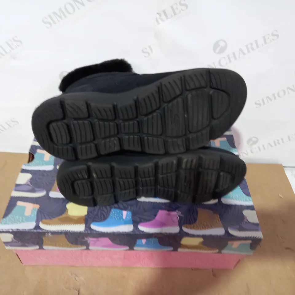 BOXED PAIR OF SKECHERS BLACK BOOTS- SIZE 5