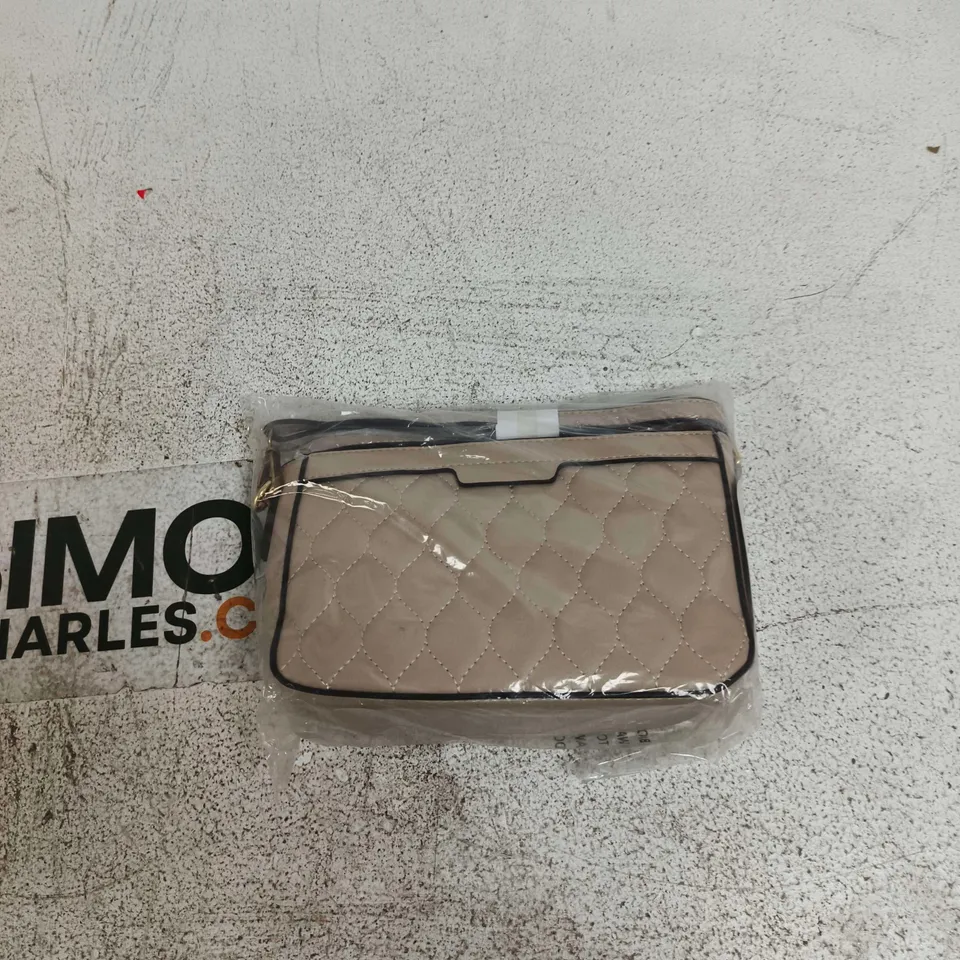 BOX OF APPROXIMATELY 20 ASSORTED ITEMS TO INCLUDE: BEIGE HANDBAG