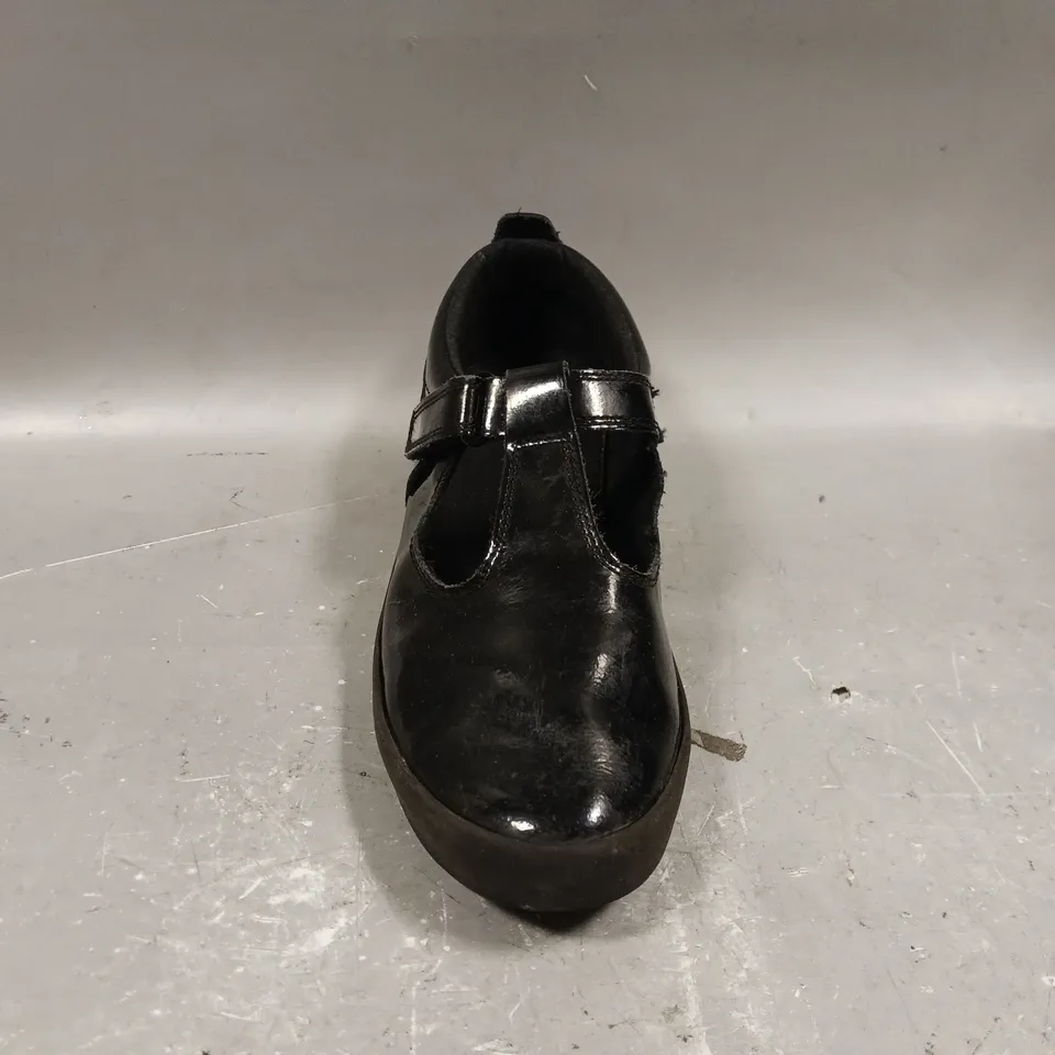 KICKERS KARIKO T-STRAP PATENT SCHOOL SHOE - BLACK - SIZE 3 OLDER