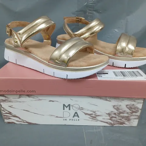 BOXED PAIR OF MODA IN PELLE AEDRIENNE LEATHER SANDALS IN GOLD SIZE 5