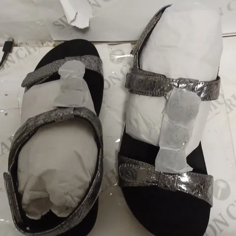 VIONIC REST FARRA MET SNK CHARCOAL SANDALS SIZE 7