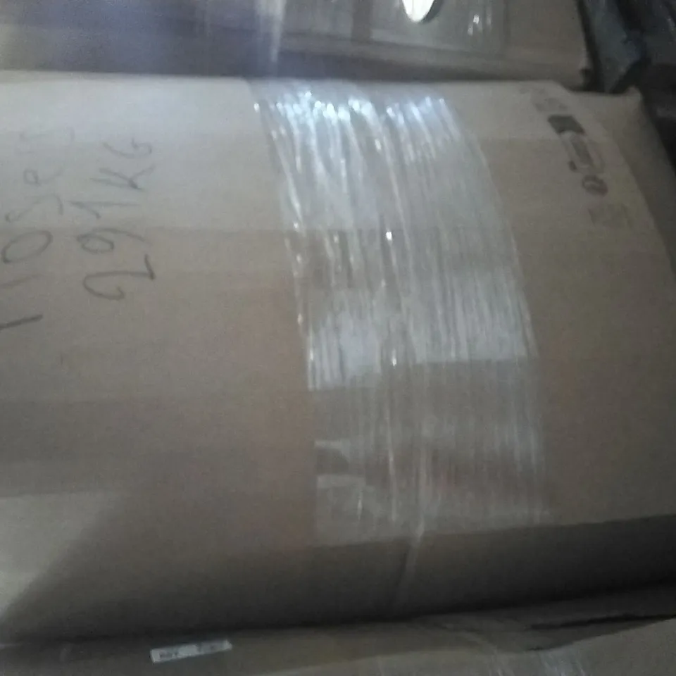 PALLET CONTAINING A LARGE QUANTITY OF HOSES
