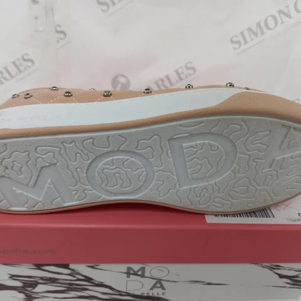 BOXED MODA LEATHER ADELAID LACE UP QUILTED TRAINERS IN NUDE - SIZE 39