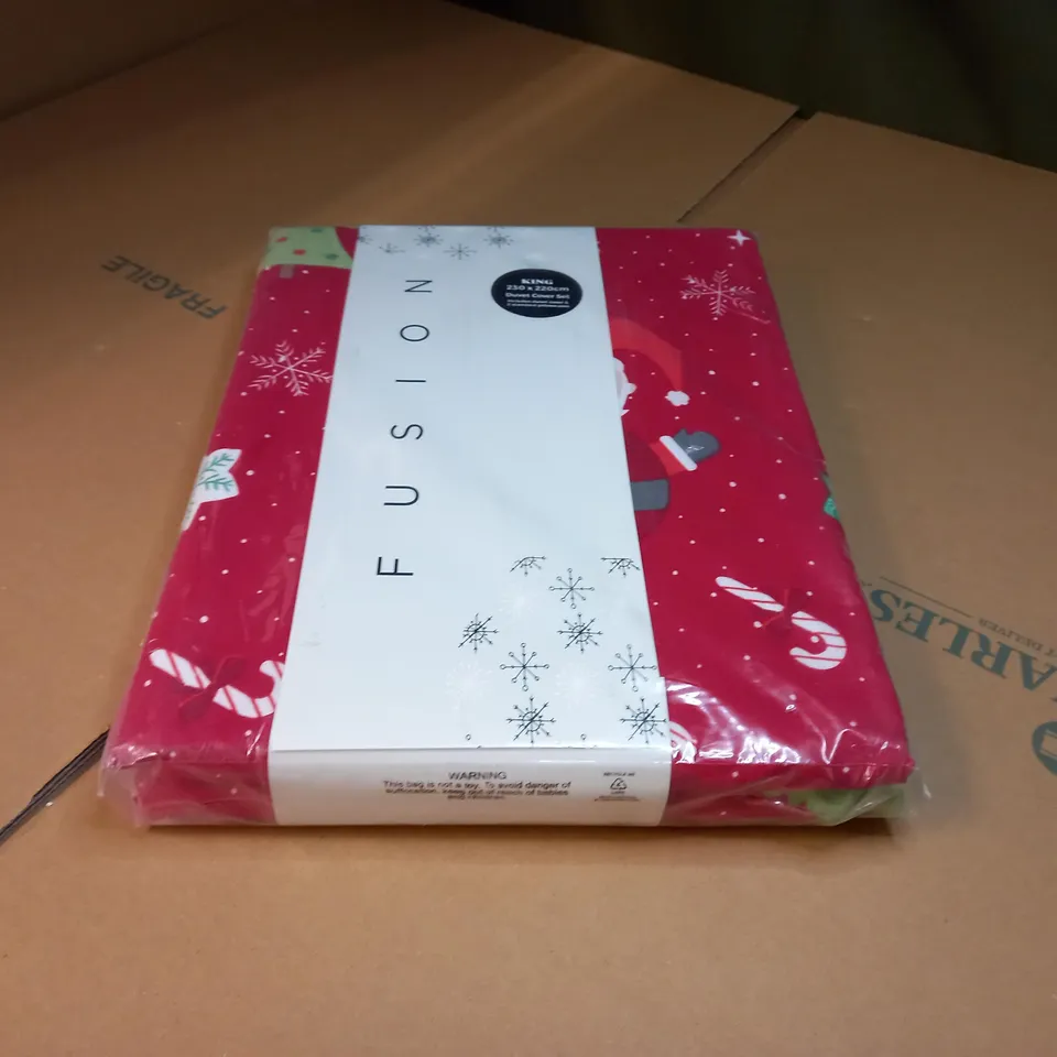 PACKAGED FUSION SANTA/CHRISTMAS THEMED RED KING SIZE DUVET SET