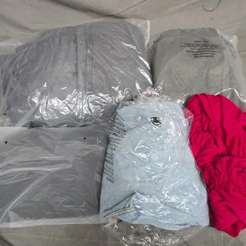 APPROXIMATELY 35 ASSORTED CLOTHING ITEMS IN VARIOUS SIZES, STYLES & COLOURS TO INCLUDE DRESSES, JOGSUIT, JEANS, ETC - COLLECTION ONLY