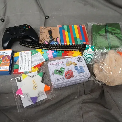 APPROXIMATELY 15 ASSORTED TOYS & GAMES TO INCLUDE XBOX CONTROLLER, EXPRESSION PUZZLE, STAR HIGHLIGHTER, ETC