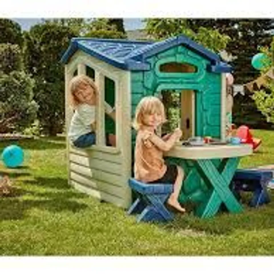 BOXED LITTLE TIKES PICNIC ON THE PATIO PLAYHOUSE