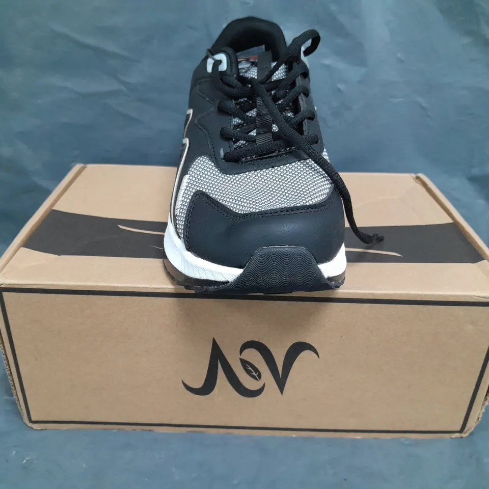 BOXED PAIR OF AOV ARCH TRAINERS IN BLACK/GREY SIZE UK 7