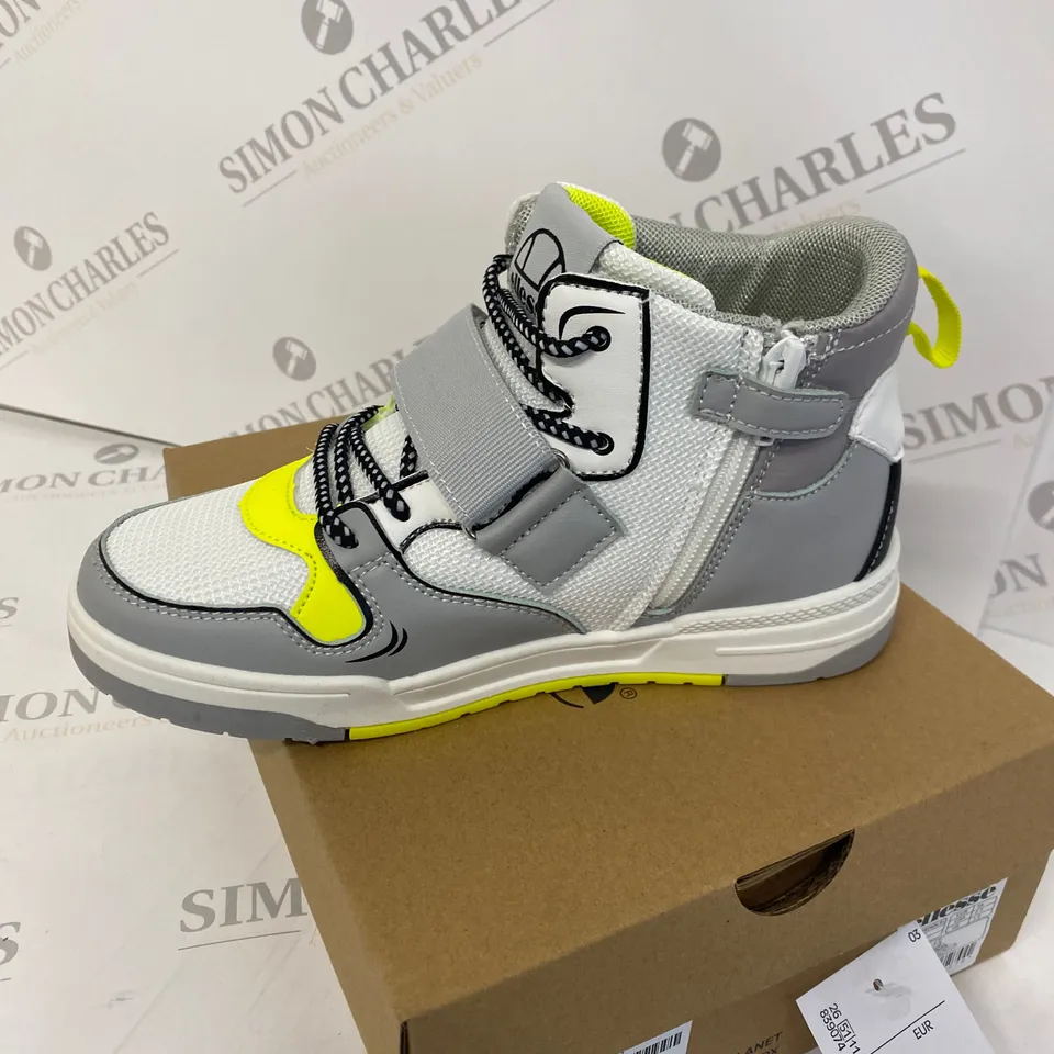 BOXED PAIR OF ELLESSE SHOES SIZE EU34