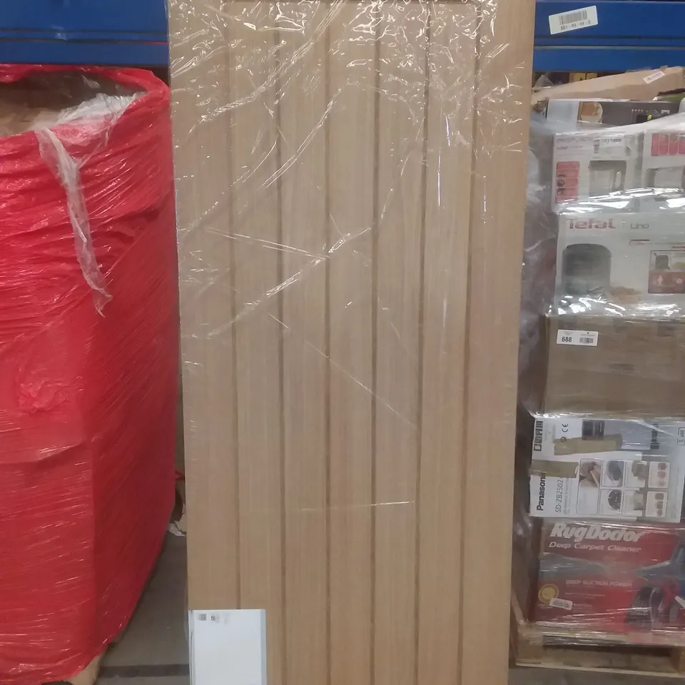 GEOM VERTICAL 3 PANEL OAK VANEER INTERNAL DOOR 1981x762mm