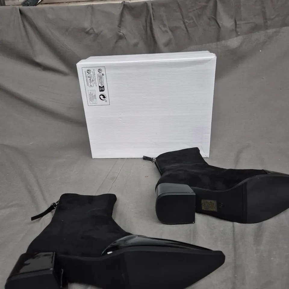 BOXED PAIR OF BLACK HEELED BOOTS ZIP UP - SIZE 40 