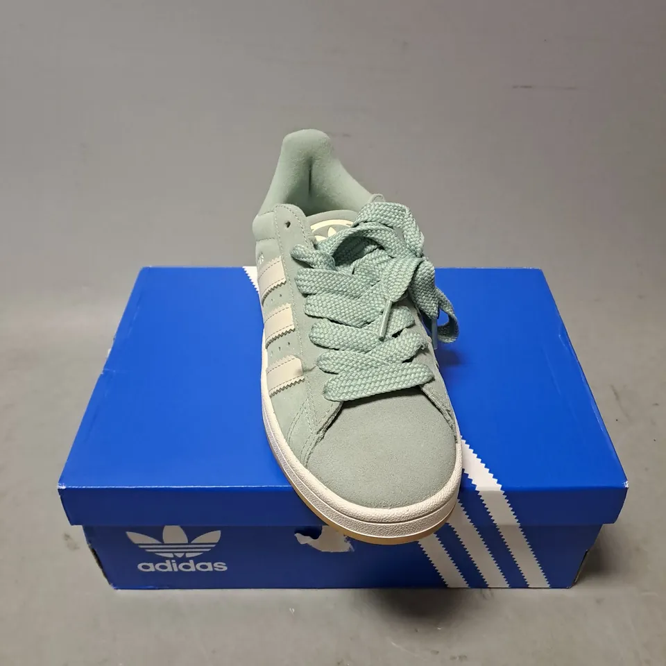 BOXED PAIR OF ADIDAS CAMPUS 00S J SHOES IN HAZY GREEN SIZE 5