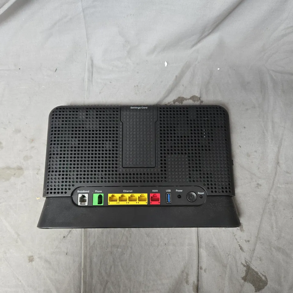 WI-FI ROUTER WITH POWER ADAPTER AND CABLES (HOME NETWORKING & CONNECTIVITY)