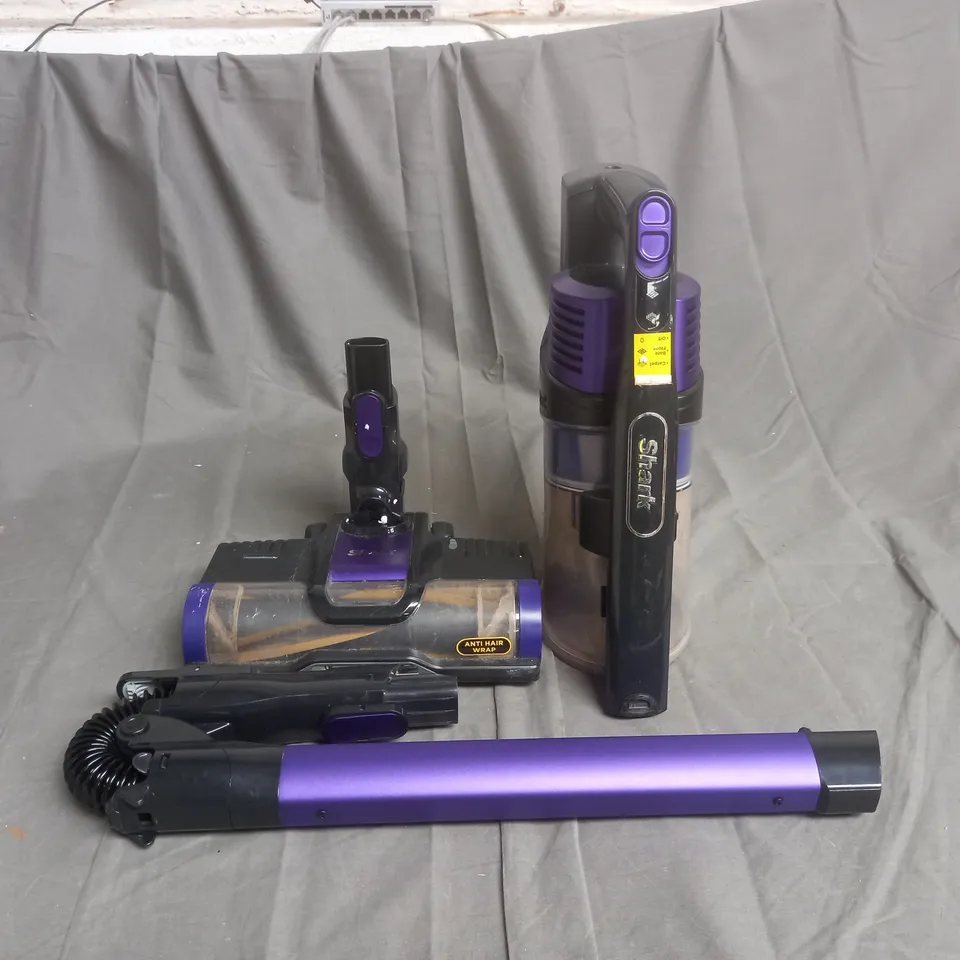 SHARK ANTI HAIR WRAP CORDLESS PET VACUUM CLEANER IZ202UKT