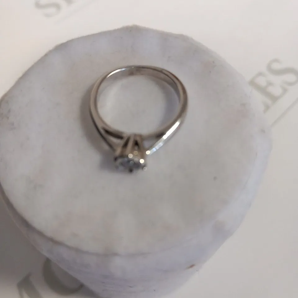 9CT WHITE GOLD DIAMOND SOLITAIRE RING