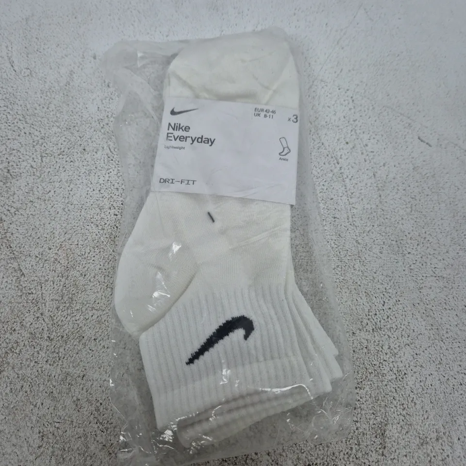 NIKE EVERYDAY ANKLE SOCKS – WHITE, UK 8-11 