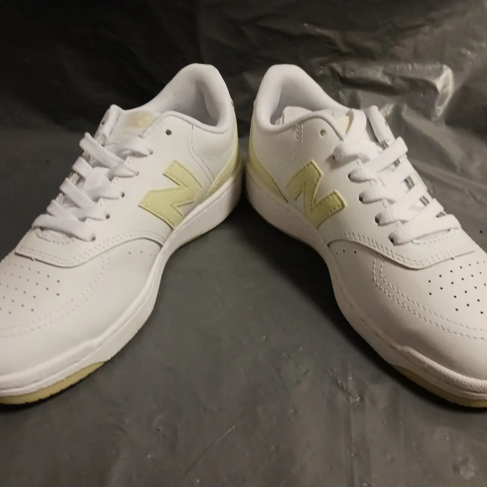 BOXED PAIR OF NEW BALANCE SHOES IN WHITE/ECRU SIZE 6