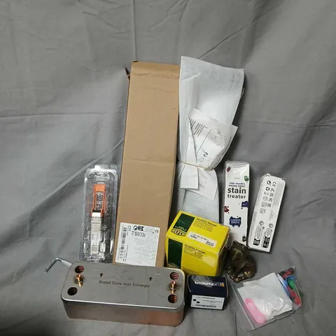 APPROXIMATELY 15 ASSORTED HOUSEHOLD ITEMS TO INCLUDE STAIN TREATER, BLACK BLEED VALVE, NOSE HAIR TRIMMER, ETC