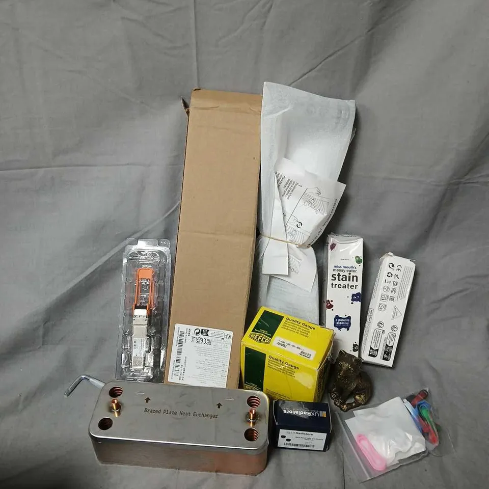 APPROXIMATELY 15 ASSORTED HOUSEHOLD ITEMS TO INCLUDE STAIN TREATER, BLACK BLEED VALVE, NOSE HAIR TRIMMER, ETC