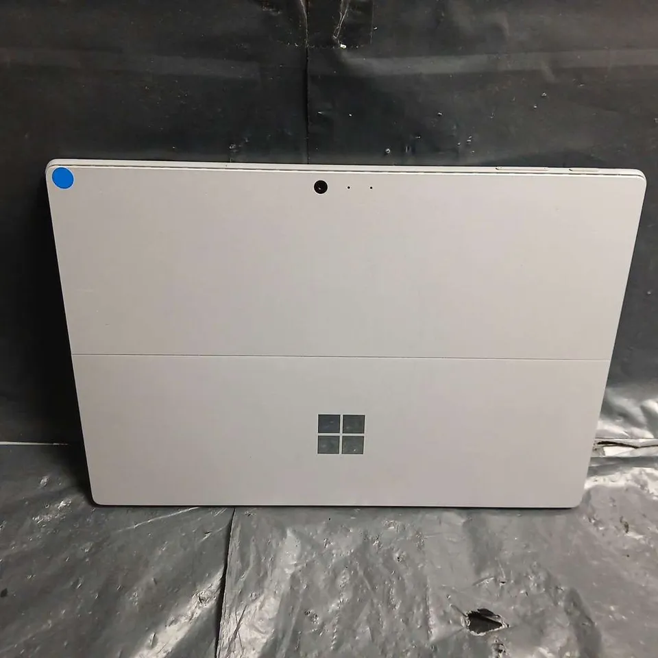 MICROSOFT SURFACE TABLET – SILVER - MODEL UNSPECIFIED