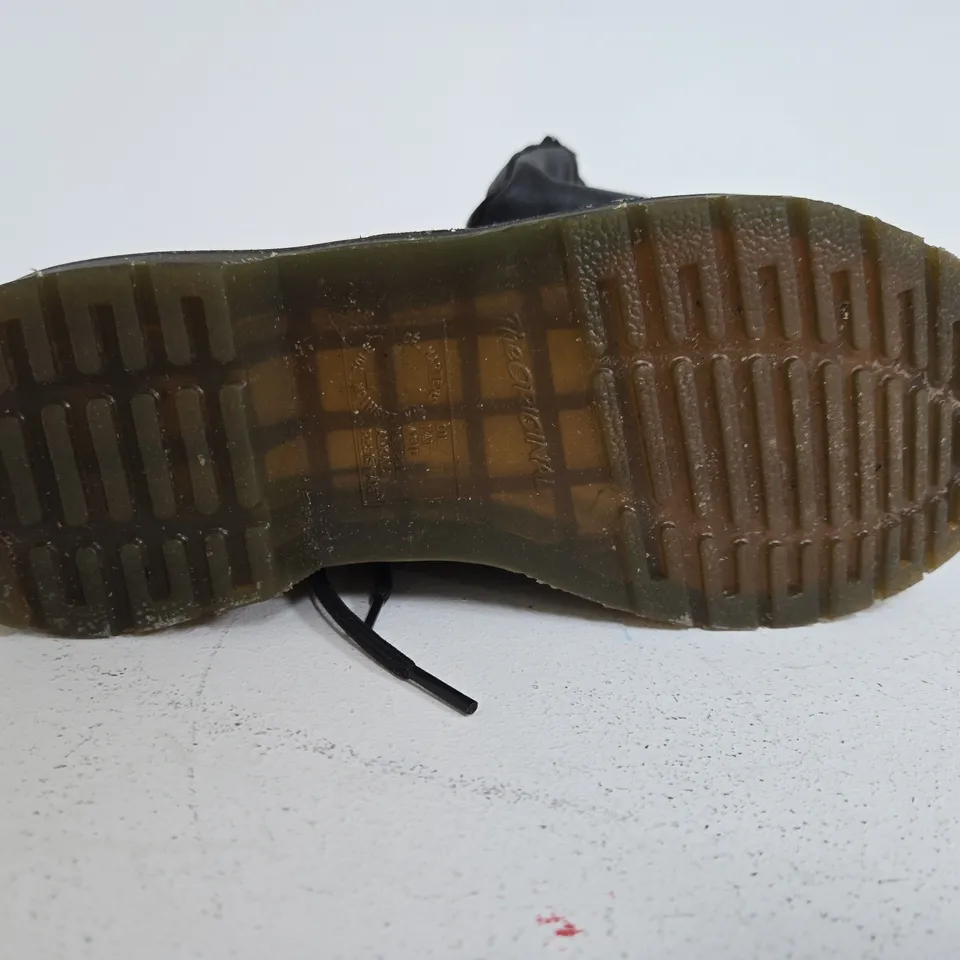 DR MRTIN BOOTS SIZE UK4