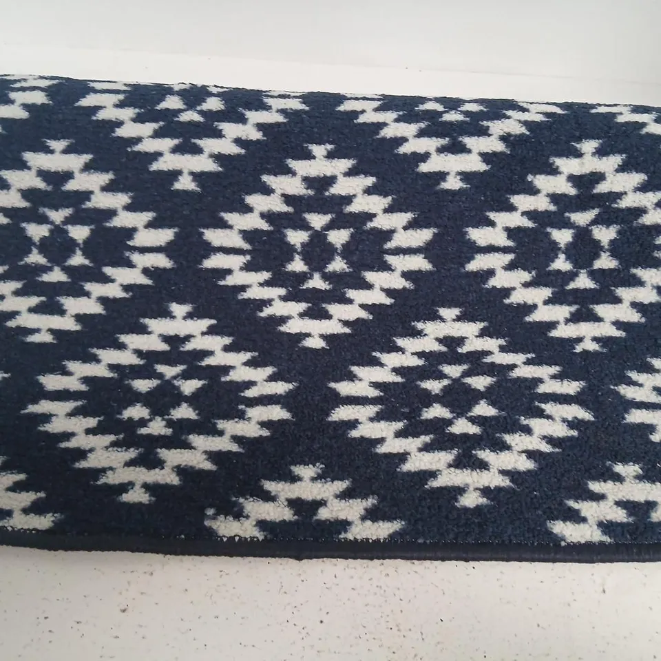 RELAY RUNNER AND DOOR MAT SET