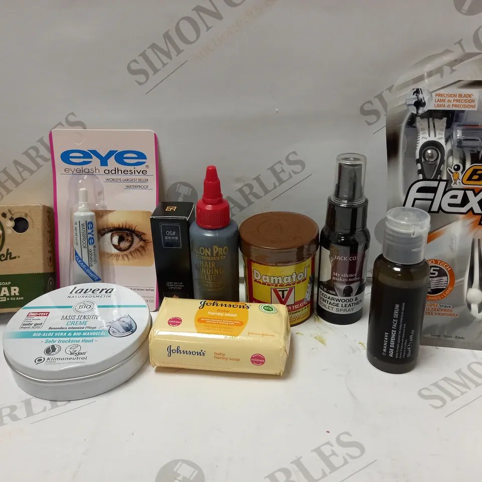 LOT OF APPROX 10 ASSORTED BEAUTY PRODUCTS TO INCLUDE LAVERA BASIS CREAM, JOHNSONS BABY SOAP, BIC FLEX5 SHAVERS, ETC