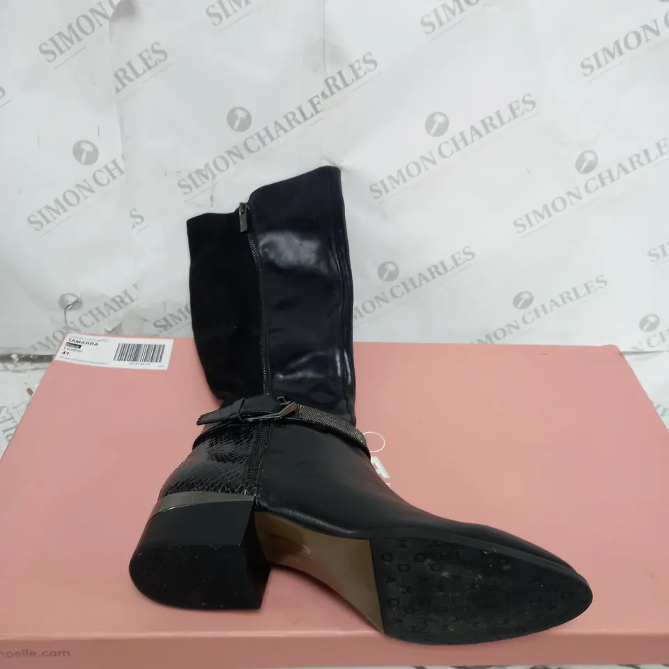 BOXED PAIR OF MODA IN PELLE TAMARRA KNEE BOOTS IN BLACK UK SIZE 8