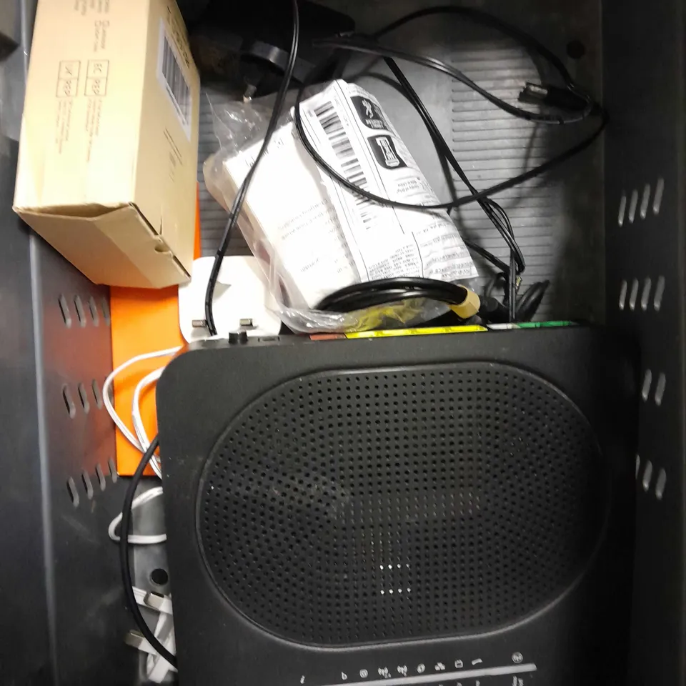 APPROXIMATELY 10 ASSORTED ELECTRICAL PRODUCTS TO INCLUDE FIRE TV REMOTE, MINI POWER BANK, 3 WIFI ROUTER ETC 