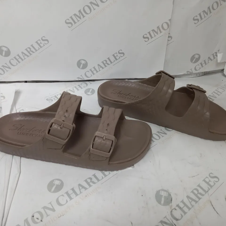 FOAMIES SKETCHERS SIZE 7 BROWN SANDALS 