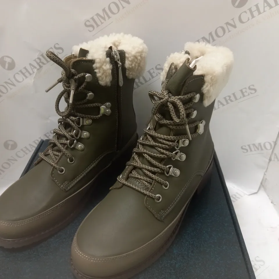 BOXED OKAB WATERPROOF DARK OLIVE BOOTS - SIZE 8