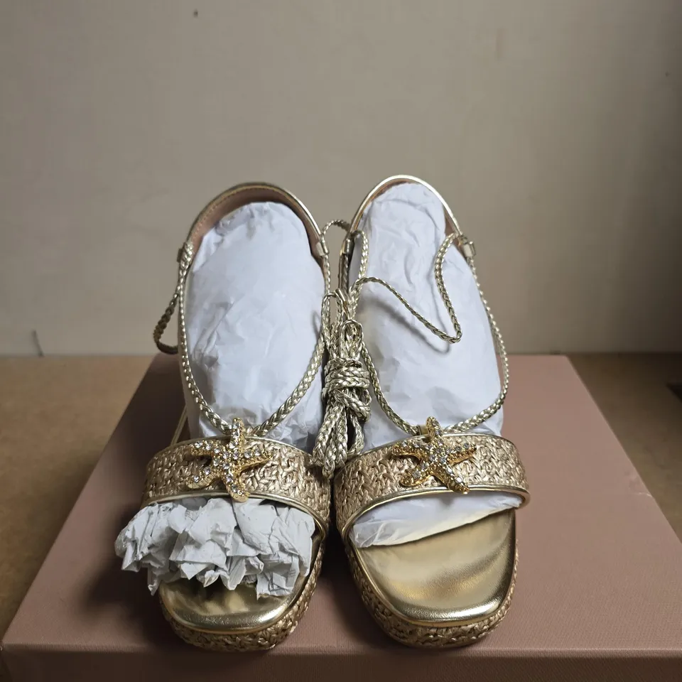 BOXED PAIR OF CARVELA MARINA LOW WEDGE SANDALS – GOLD SYNTHETIC, UK 5