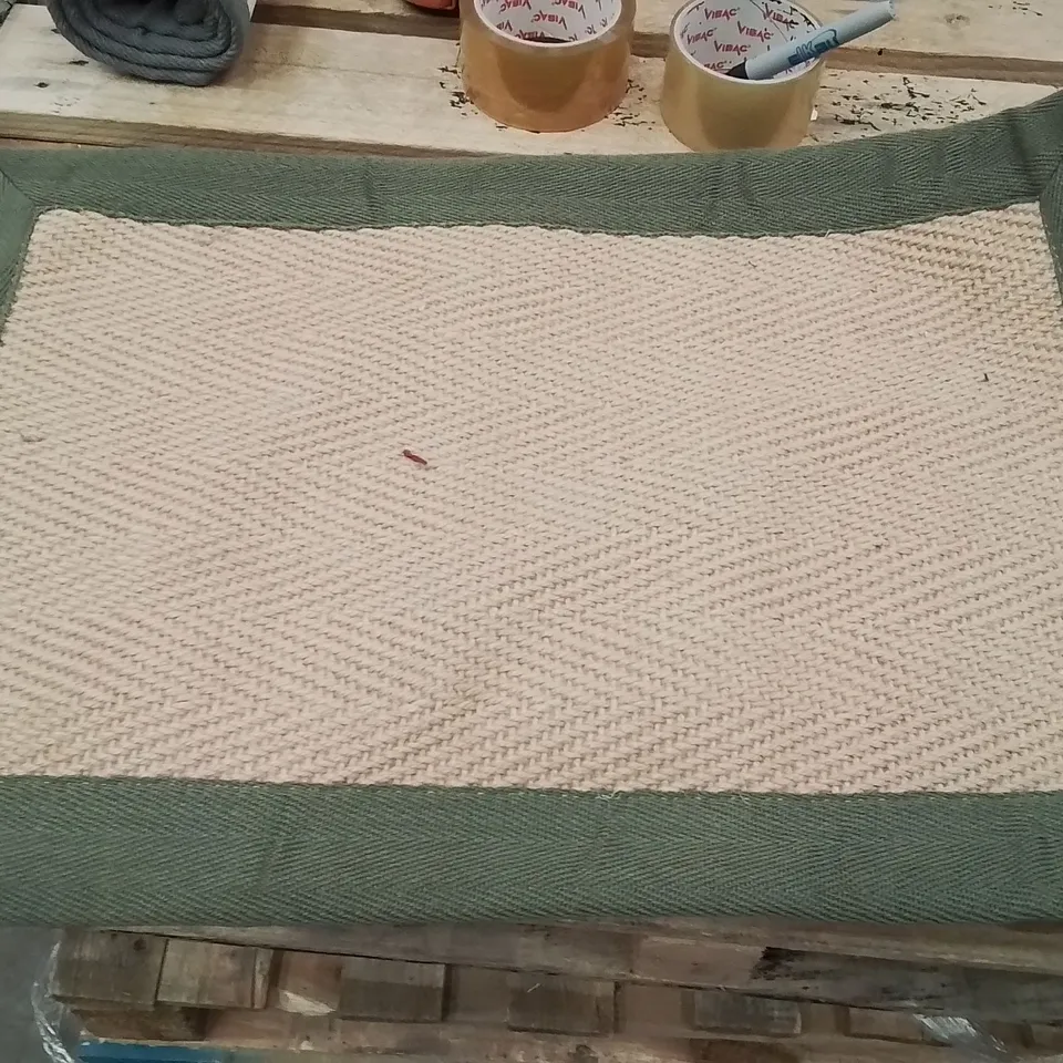 QUALITY DESIGNER AREA RUG - APPROXIMATELY 60X40CM