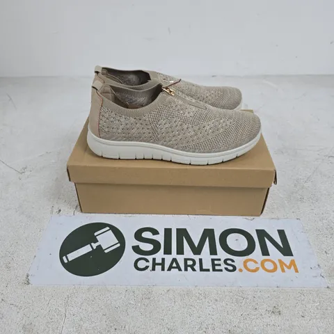 BOXED PAIR OF LIFESTYLE BY CUSHION-WALK RUTH SHOES IN BEIGE - SIZE 5